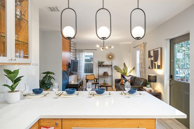 201 NE 16th Ct, Fort Lauderdale, FL 33305