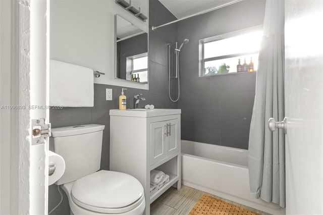 201 NE 16th Ct, Fort Lauderdale, FL 33305