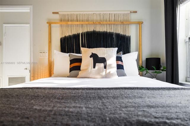 201 NE 16th Ct, Fort Lauderdale, FL 33305