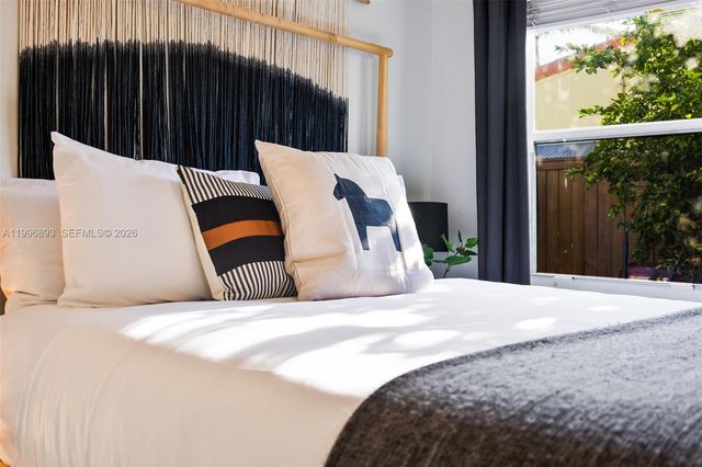 201 NE 16th Ct, Fort Lauderdale, FL 33305