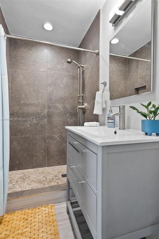 201 NE 16th Ct, Fort Lauderdale, FL 33305