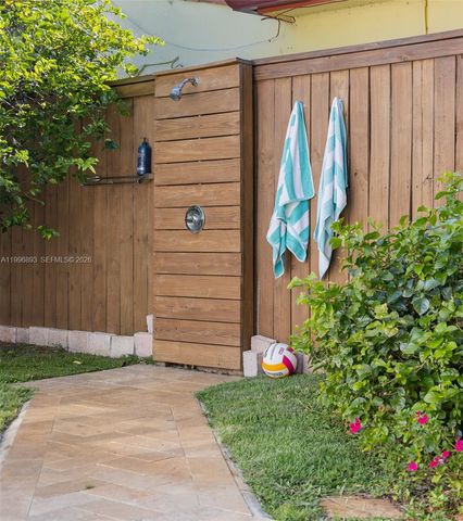 201 NE 16th Ct, Fort Lauderdale, FL 33305