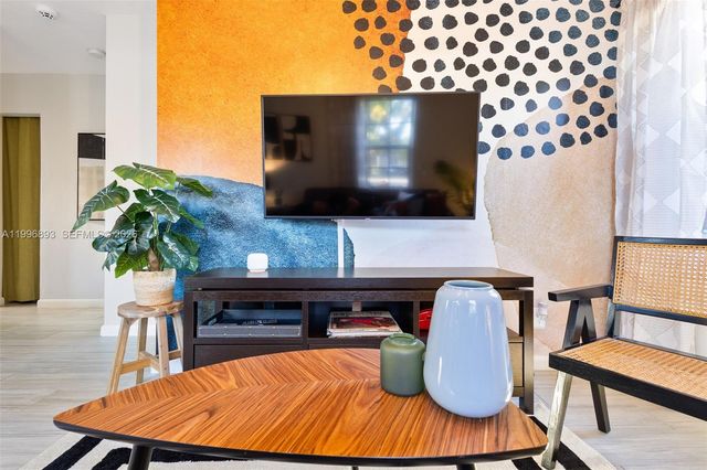 201 NE 16th Ct, Fort Lauderdale, FL 33305