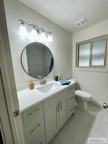 2725 Glenwood Drive, Idaho Falls, ID 83404