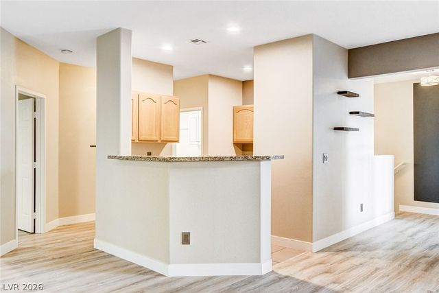 8729 Red Brook Drive 204, Las Vegas, NV 89128