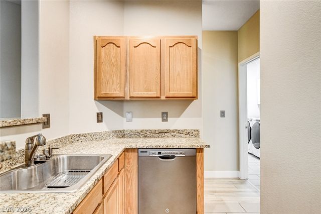 8729 Red Brook Drive 204, Las Vegas, NV 89128