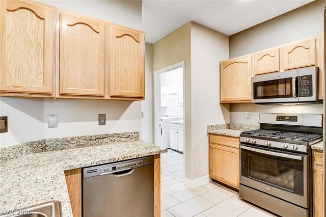 8729 Red Brook Drive 204, Las Vegas, NV 89128