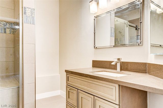 8729 Red Brook Drive 204, Las Vegas, NV 89128