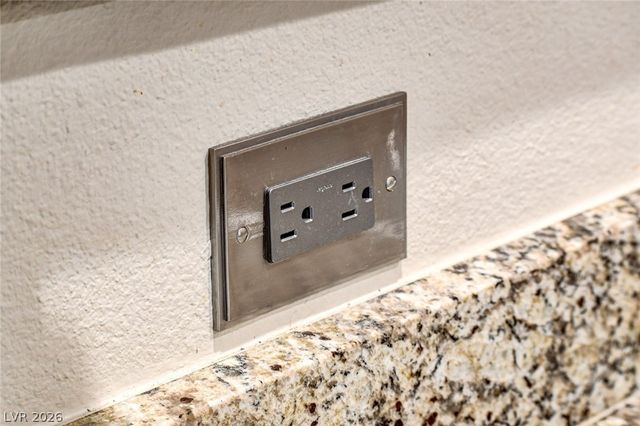 8729 Red Brook Drive 204, Las Vegas, NV 89128