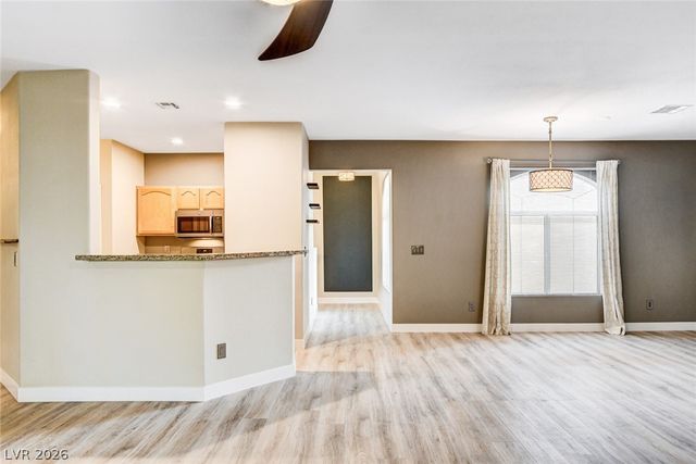 8729 Red Brook Drive 204, Las Vegas, NV 89128