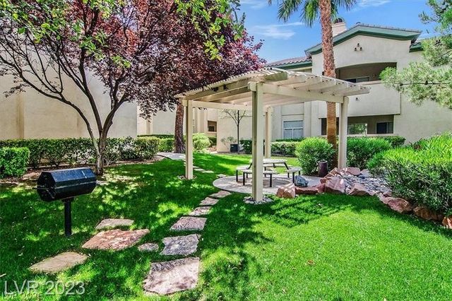 8729 Red Brook Drive 204, Las Vegas, NV 89128