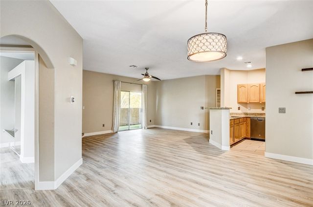 8729 Red Brook Drive 204, Las Vegas, NV 89128