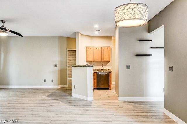 8729 Red Brook Drive 204, Las Vegas, NV 89128