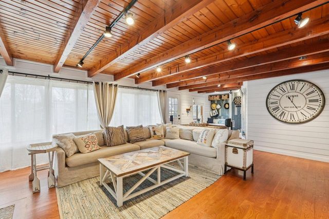 N1577 Shore Haven DRIVE, Fontana, WI 53125