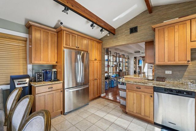 N1577 Shore Haven DRIVE, Fontana, WI 53125