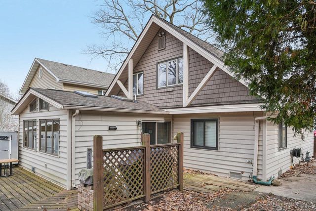 N1577 Shore Haven DRIVE, Fontana, WI 53125