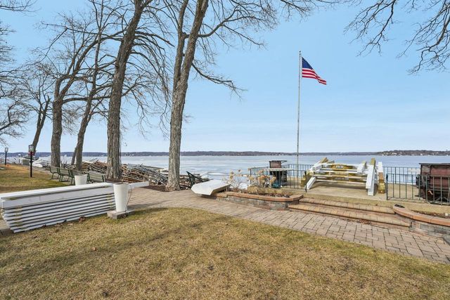 N1577 Shore Haven DRIVE, Fontana, WI 53125