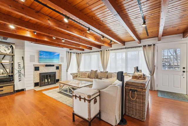 N1577 Shore Haven DRIVE, Fontana, WI 53125