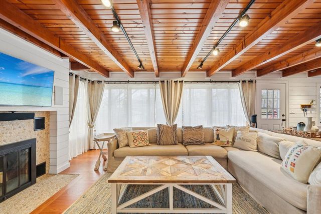 N1577 Shore Haven DRIVE, Fontana, WI 53125