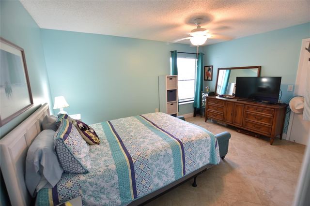4610 RINGWOOD MEADOW 17, Sarasota, FL 34235