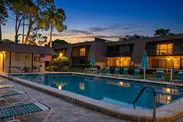 4610 RINGWOOD MEADOW 17, Sarasota, FL 34235