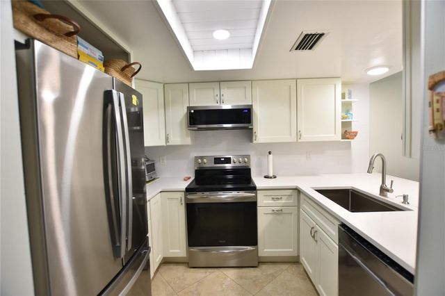 4610 RINGWOOD MEADOW 17, Sarasota, FL 34235