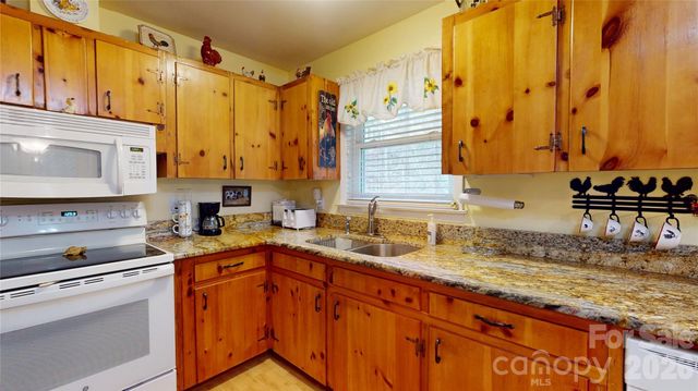 979 Greenville Highway, Brevard, NC 28712