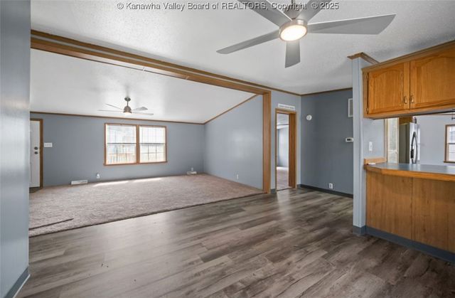 172 Elm Street, East Bank, WV 25067