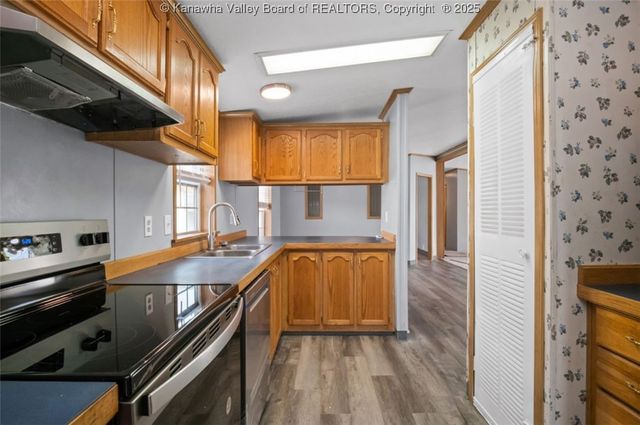 172 Elm Street, East Bank, WV 25067