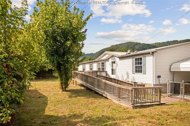 172 Elm Street, East Bank, WV 25067