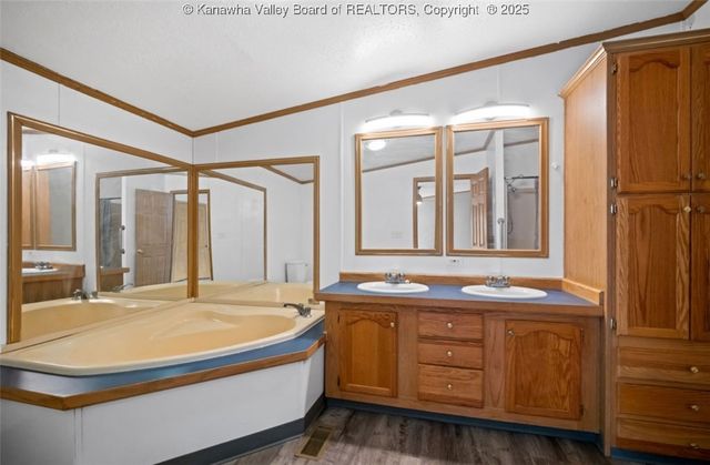 172 Elm Street, East Bank, WV 25067