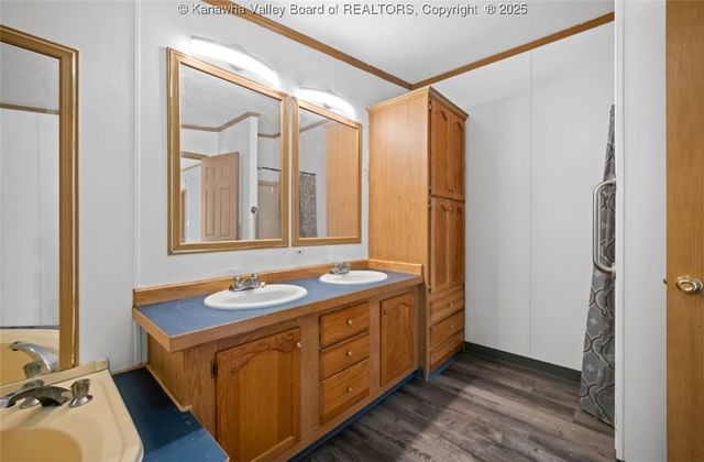 172 Elm Street, East Bank, WV 25067