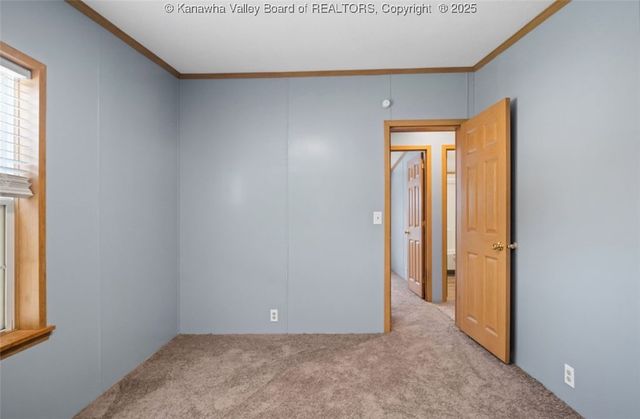 172 Elm Street, East Bank, WV 25067