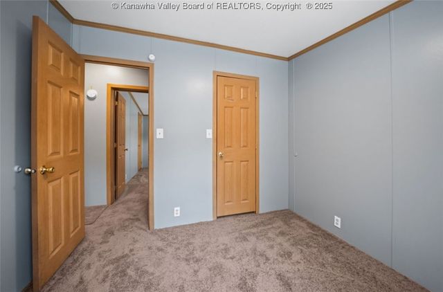 172 Elm Street, East Bank, WV 25067