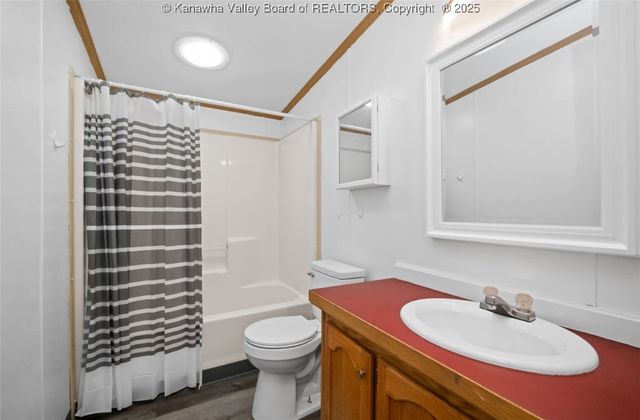 172 Elm Street, East Bank, WV 25067