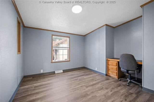 172 Elm Street, East Bank, WV 25067