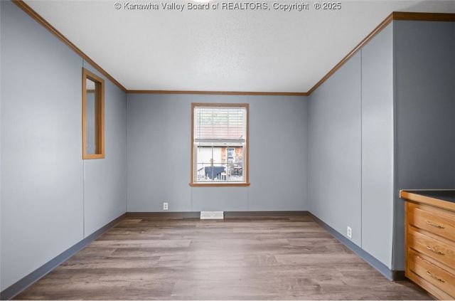 172 Elm Street, East Bank, WV 25067