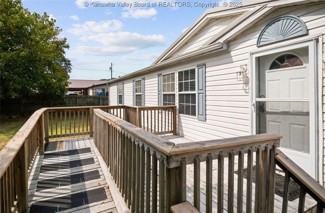 172 Elm Street, East Bank, WV 25067