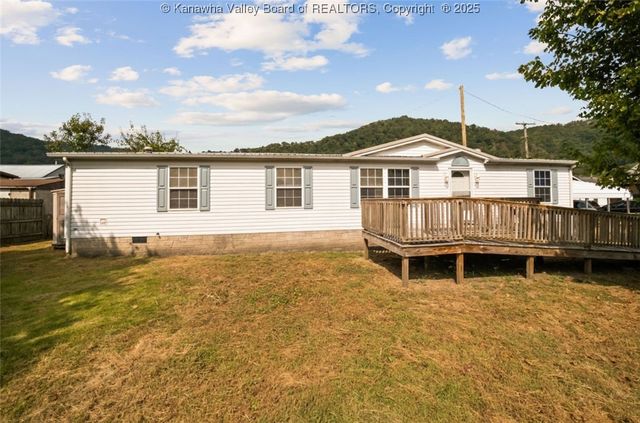 172 Elm Street, East Bank, WV 25067