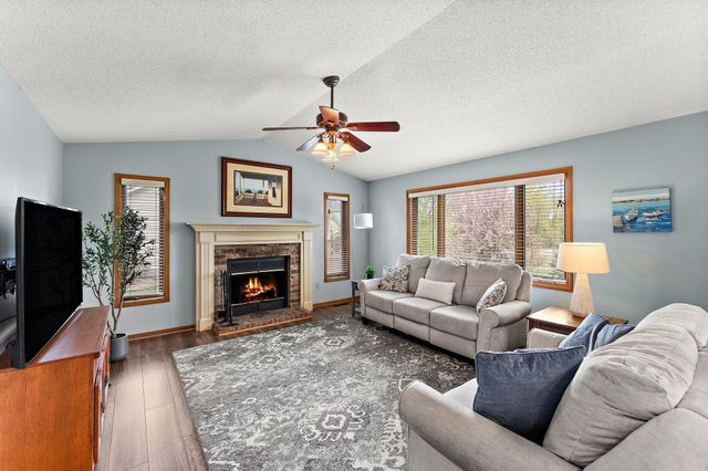 8906 Sequoia Road, Woodbury, MN 55125