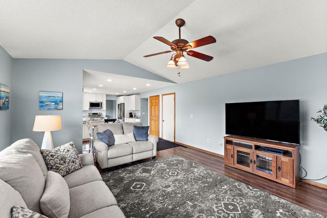8906 Sequoia Road, Woodbury, MN 55125