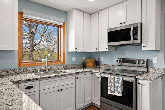 8906 Sequoia Road, Woodbury, MN 55125