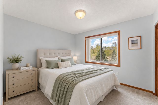 8906 Sequoia Road, Woodbury, MN 55125