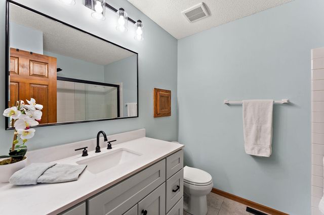 8906 Sequoia Road, Woodbury, MN 55125