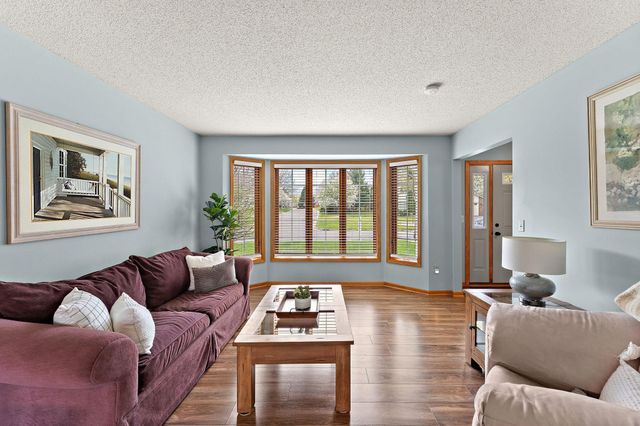 8906 Sequoia Road, Woodbury, MN 55125