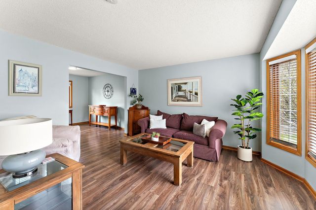 8906 Sequoia Road, Woodbury, MN 55125