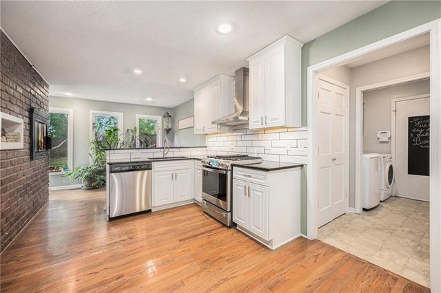 1209 NW HAWK CREEK Drive, Blue Springs, MO 64015