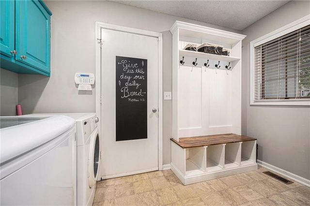 1209 NW HAWK CREEK Drive, Blue Springs, MO 64015