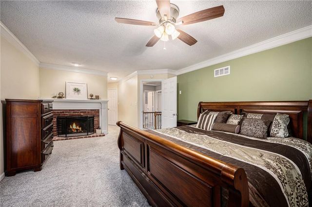 1209 NW HAWK CREEK Drive, Blue Springs, MO 64015