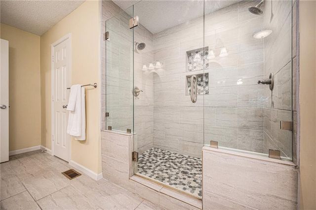 1209 NW HAWK CREEK Drive, Blue Springs, MO 64015